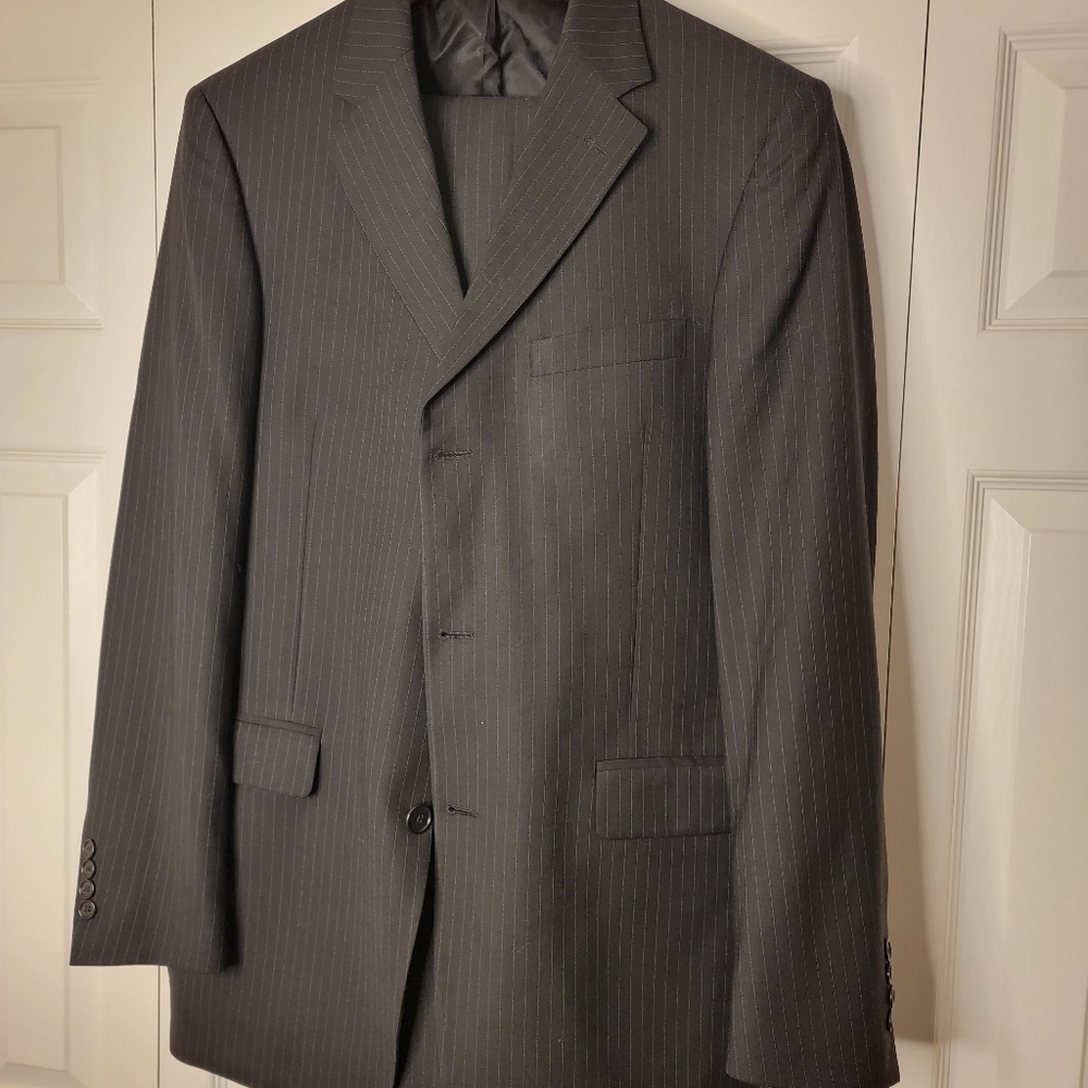 Kenneth Cole Reaction Men's Black with pencil stripes Blazer 40 L pants 33w